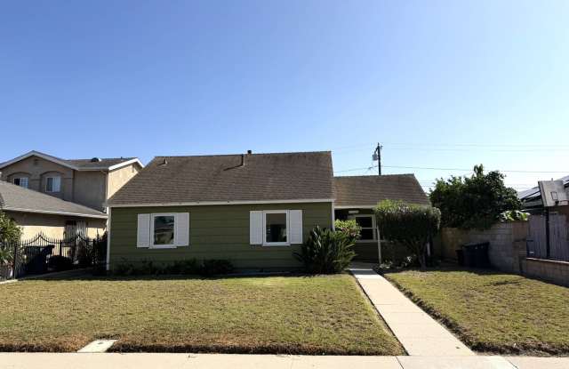 Charming 3-Bedroom Home with Spacious Backyard in Oxnard! Gallery 1