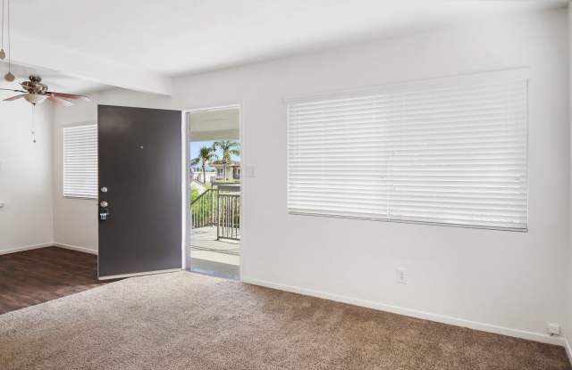 Ocean Beach/Point Loma: 2 BR in Ideal Location w/ 2 Parking Spaces Gallery 3