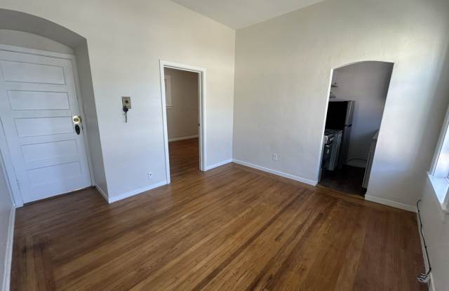 2318 Santa Clara Ave #E - 1 bedroom | 1  bath photos photos