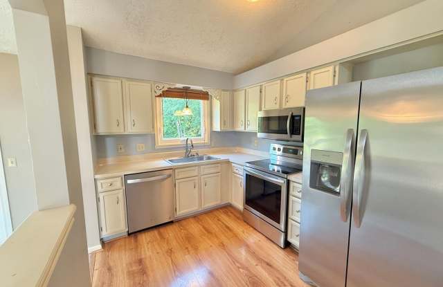 4 bed house Gananda | HUGE OFFICE | GARAGE | AC | DECK! photos photos