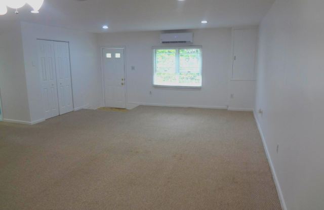 17540 QUEEN ELIZABETH Drive Gallery 4