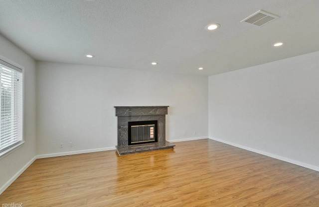 4800 Raymond Dr Gallery 4