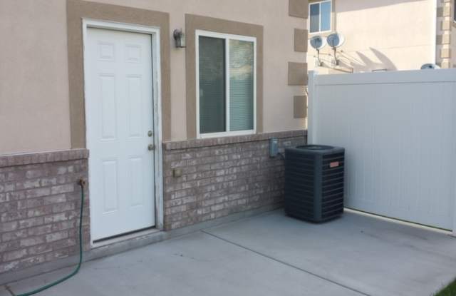 Cute Townhouse for Rent in Harrisville photos photos