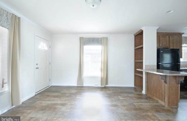 36 RIVERVIEW Drive Gallery 3