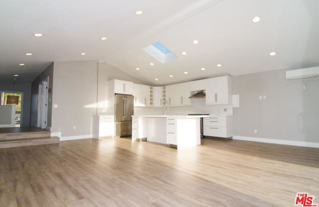 6957 TROLLEYWAY - 6957 S Trolleyway, Los Angeles, CA 90293