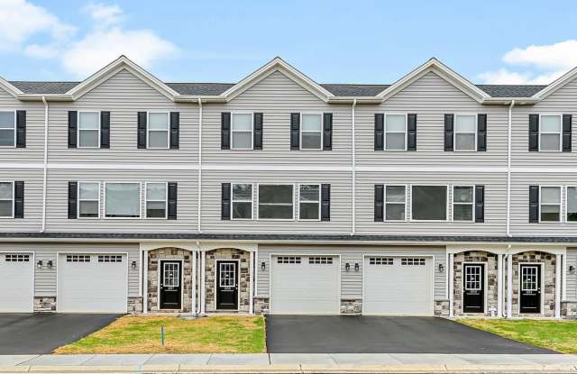 Newly built 3BR/2.5Bath Townhouse for rent in Hampden Township /Cumberland Valley School District Gallery 1