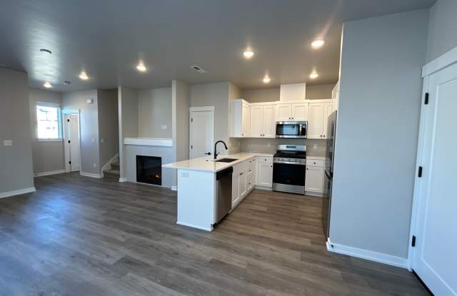 Luderman Crossing - 3 Bedroom Pahlisch Townhome Gallery 3
