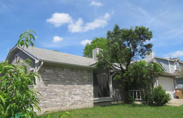 1104 Larkins Ln Gallery 2