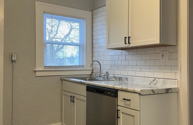 107 West Rundell Street - 1 - 107 West Rundell Street, Pontiac, MI 48342 107 West Rundell Street - 1 - 107 West Rundell Street, Pontiac, MI 48342