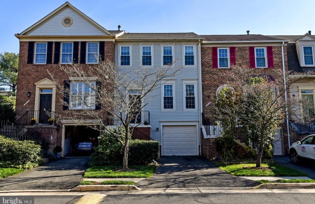 4272 SLEEPY LAKE DRIVE - 4272 Sleepy Lake Drive, Fair Oaks, VA 22033