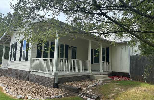 College Station (Karnes City Cottages) - 2 Bedroom - 2 Bath - House - West of Easterwood Airport Gallery 1