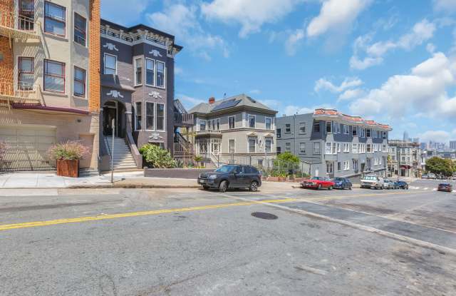 1720 Golden Gate Gallery 3