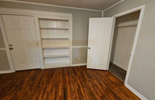 2 Bedroom 1 Bath Downstairs apartment in the heart of Maryville & available now! Gallery 3