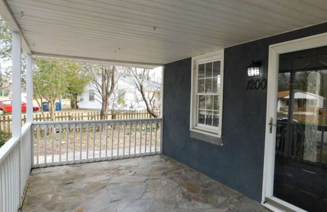 Newly Remodeled Home Northwoods Neighborhood Gallery 4