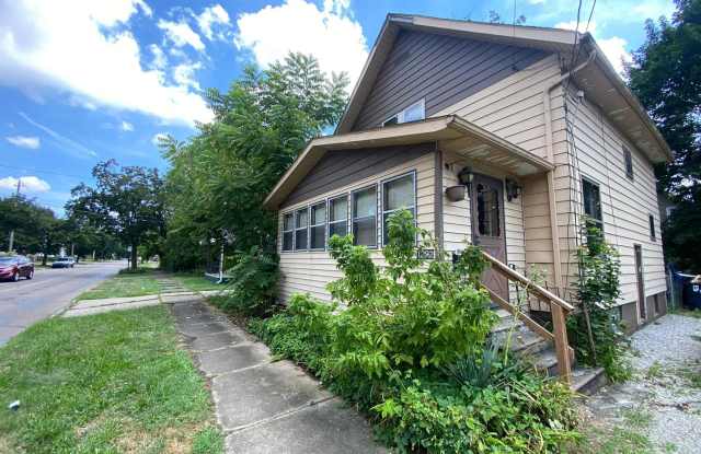 Spacious 3-Bed Single-Family Home in Quiet Kenmore Neighborhood photos photos Spacious 3-Bed Single-Family Home in Quiet Kenmore Neighborhood photos photos