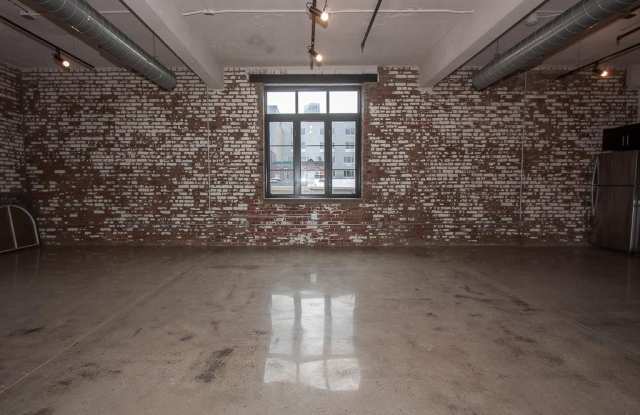 190 CHRISTOPHER COLUMBUS DR Gallery 2