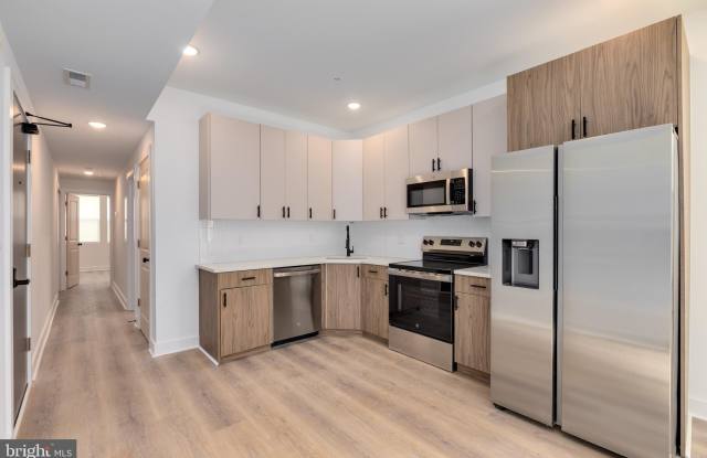 2234 N FRANKLIN Street unit: 2 photos photos