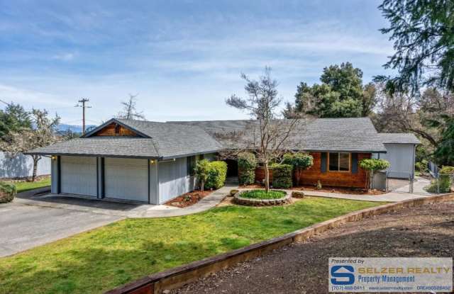 Roomy 3 bd. home in a beautiful Brooktrails setting, just minutes to downtown! photos photos