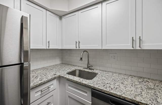 Beacon Pointe Apartments & Townhomes Gallery 3