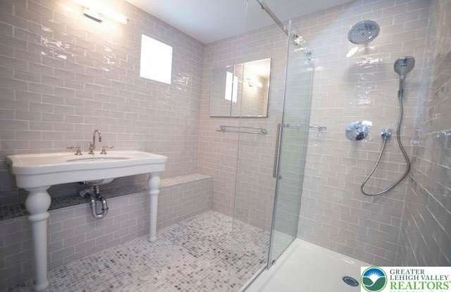 519 Ferry Street unit: 1 photos photos