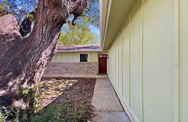 UPDATED SOUTH AUSTIN RENTAL | 3 BEDROOMS | PRIVATE BACKYARD | 78745 Gallery 3