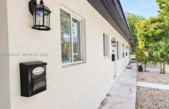 300 SE 9th Ct Gallery 1