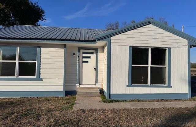 368 Dewey Street - 368 Dewey Street, Deport, TX 75435