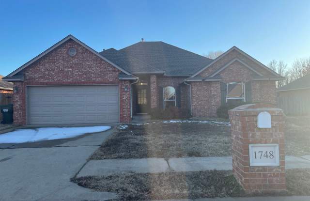 Deer Creek Schools - 1748 Birchfield Road, Oklahoma County, OK 73012