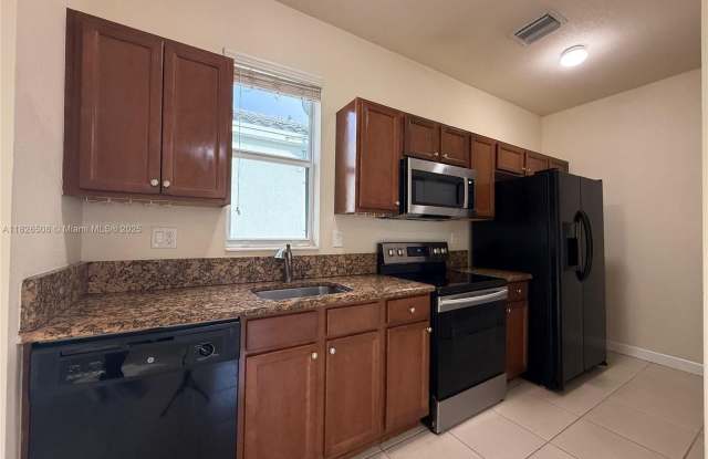 17067 SW 93rd St photos photos