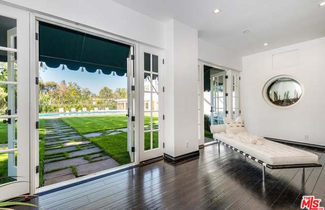 243 DELFERN Drive Gallery 4