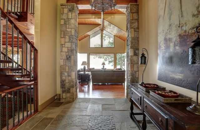 8825 FORD Lane Gallery 4