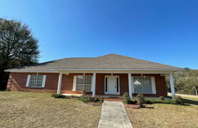 Oak Lake Estates - Pool w/Pool Care Included!   NEW LVP!! Gallery 1