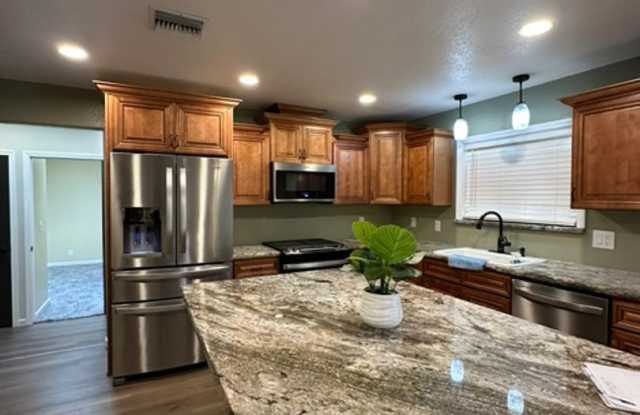 Beautiful 4-Bedroom Home with Pool & Solar in Clovis School District Gallery 3