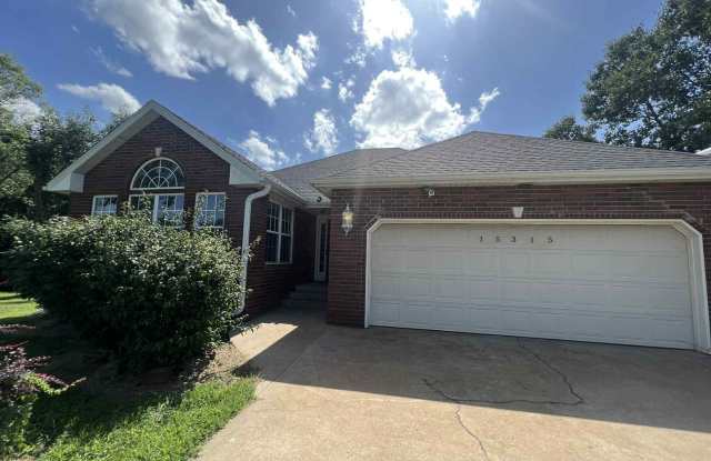 COMING SOON: CARTHAGE: BEAUTIFUL 2,864 SQFT 5 BEDROOM / 3 BATHROOM HOME WITH FENCED IN YARD, CAR GARAGE, BALCONY!! Gallery 1