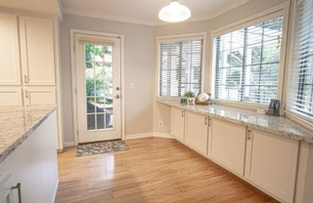 Beautiful 4 Bedroom 3 Bath with beatiful view and close to PV High!!!!! Gallery 4
