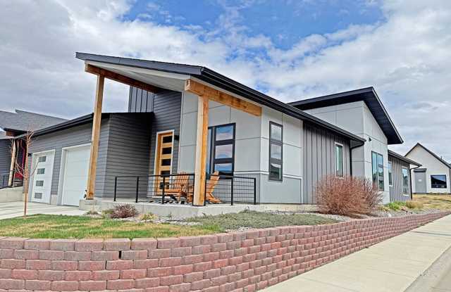 Modern Three Bedroom Townhome with Air Conditioning photos photos