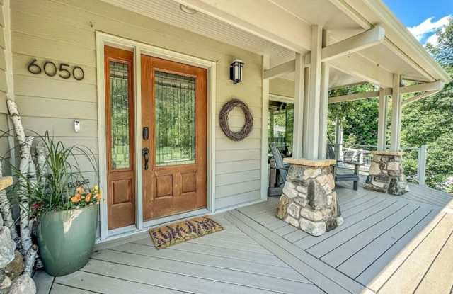 4 BED | 3.5 BATH | EXEVUTIVE HOME | UTILITIES INCLUDED Gallery 3