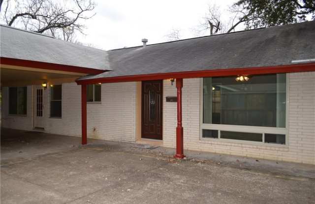 1912  Ridgemont DR Gallery 4
