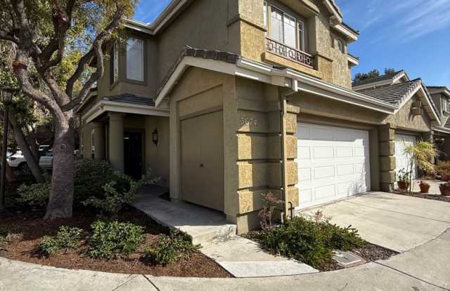 3 Bed/2.5 Bath End Unit Townhome in Chateau Village photos photos
