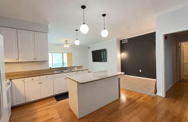 Charming 2-Bedroom Condo in Port Warwick Gallery 4