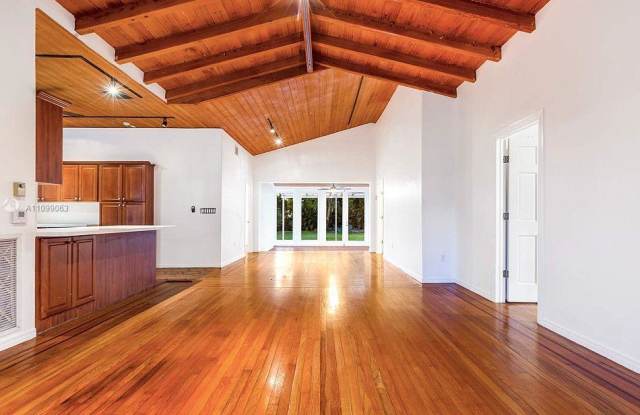 1015 W 47th Ct Gallery 3