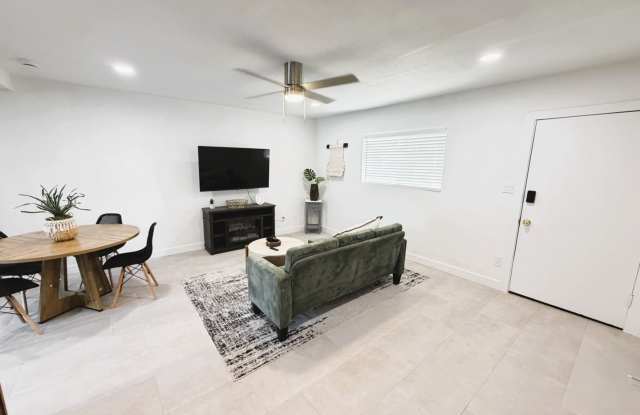 MOVE IN SPECIALS....1 MONTH FREE! Remodeled 2 Bed / 2 Bath Rental Near Old Town Scottsdale. Gallery 3