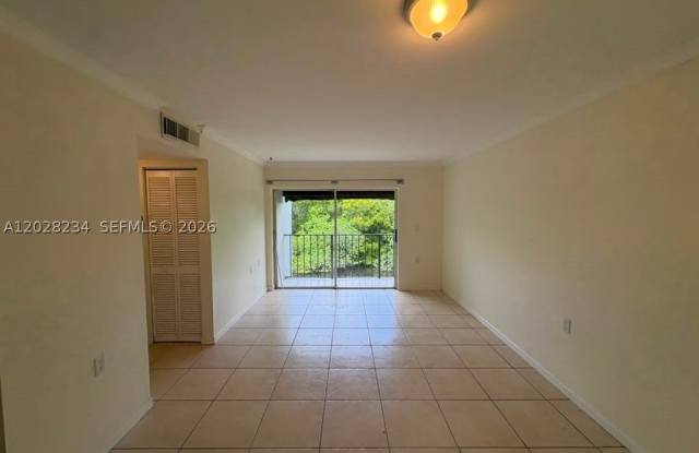 1141 Lake Victoria Dr Gallery 2