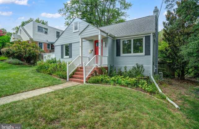 1015 CROSS DRIVE Gallery 2