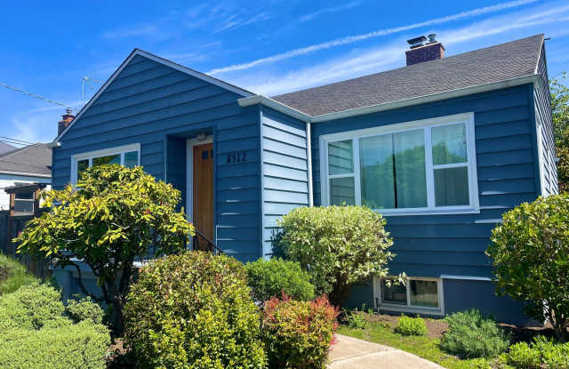 Gorgeous 3 Bed, 2 Bath Home in Loyal Heights photos photos