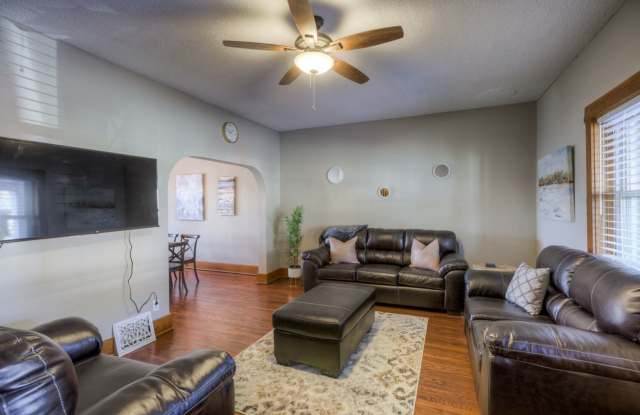 3507 / 3509 / 3511 Dewey Ave Townhomes Gallery 4