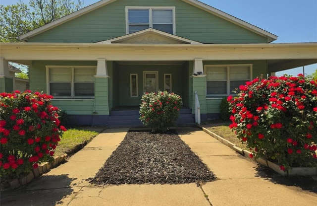 830 W Woodard Street photos photos
