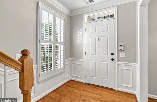 1401 ROUNDHOUSE Lane Gallery 2