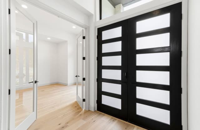 411 Canyon Hts Gallery 2