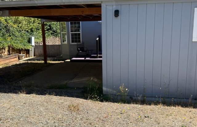 Spacious One-Level Home with Expansive Deck & Beautiful Views - Furnished or Unfurnished! Gallery 3